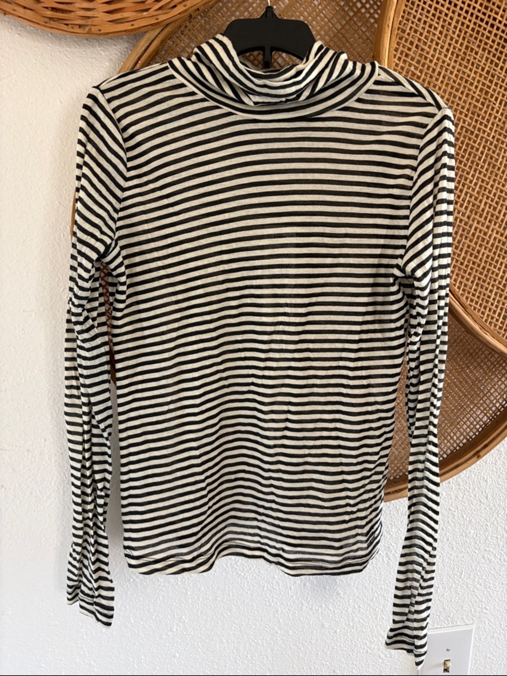 NWOT Urban Outfitters BDG Black & White Striped Long Sleeve Turtleneck SIZE MED